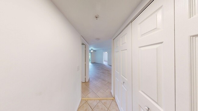 Building Photo - 2BD/2BA Dual Masters Condo w/ Lake Views!   *1st Floor & Gated Community*