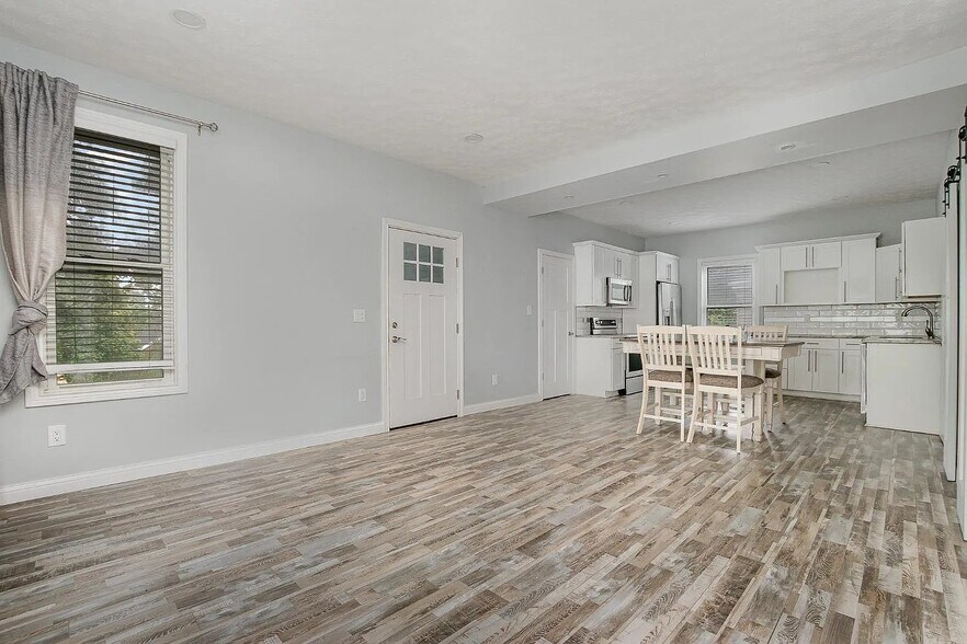 Building Photo - 5651 Bramble Ave