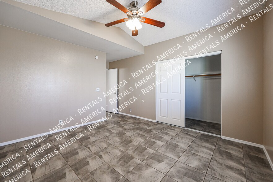 Building Photo - 10010 N 66th Ave