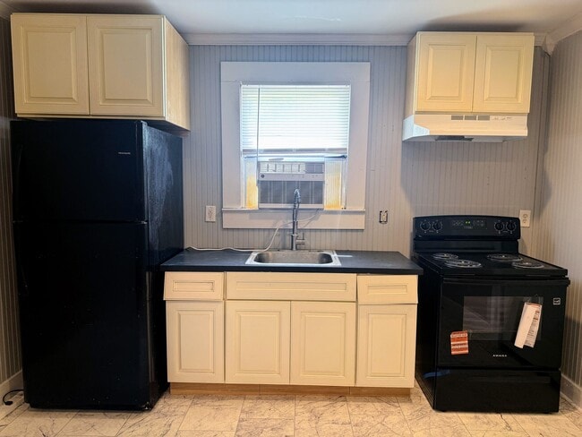 Building Photo - 1BR Apartment with Private Entrance in Downtown Lake Charles | Located Behind Historic Home