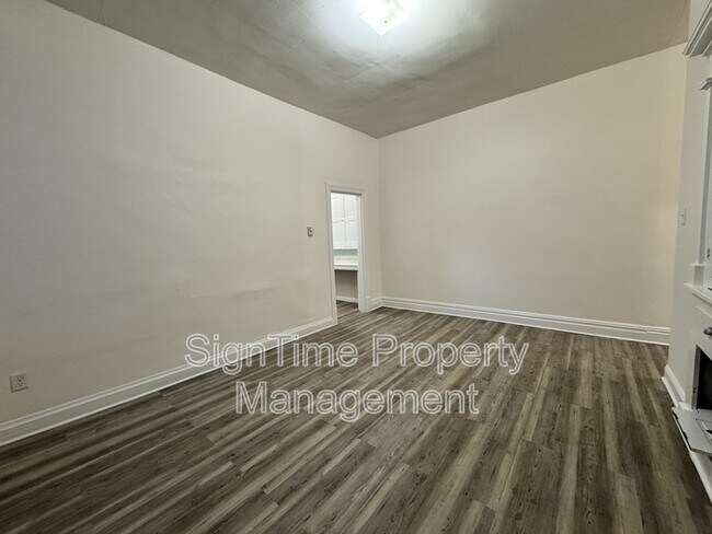 Building Photo - 103 E Washington St