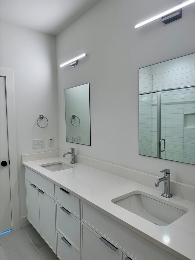 Building Photo - 1408 Sawyer Rd