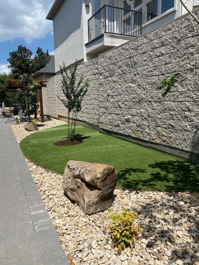 Building Photo - Two Bedroom in Oaklawn