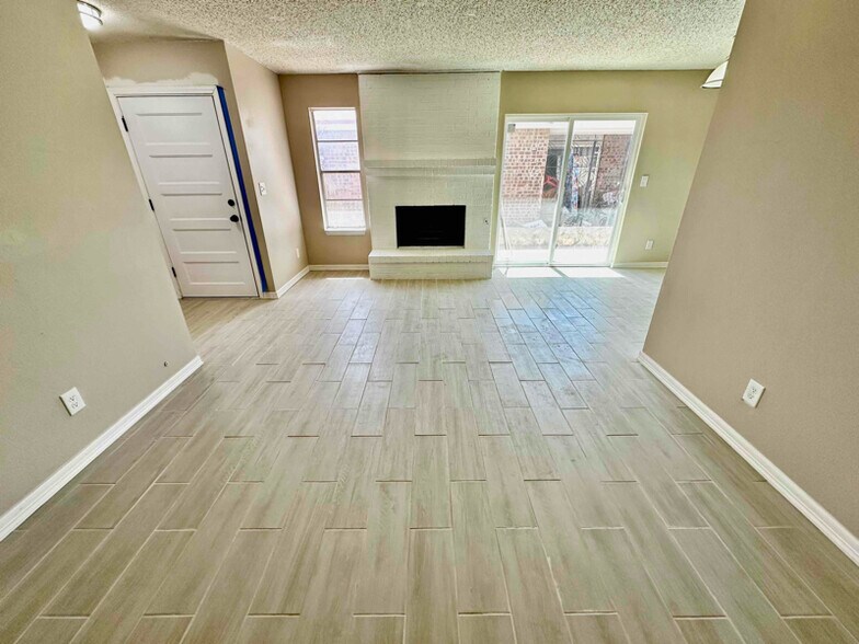 Building Photo - 2905 Beachcomber Dr