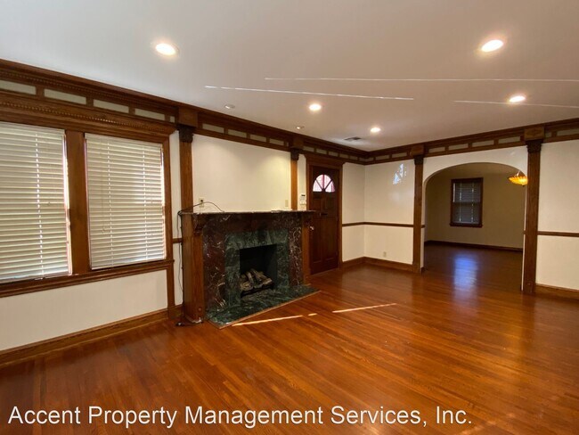 Building Photo - 1915 S Delaware Pl