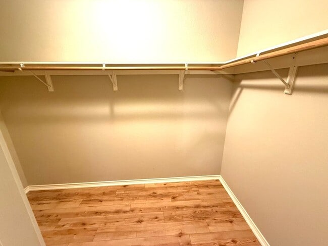 Building Photo - 9310 Albany Dr