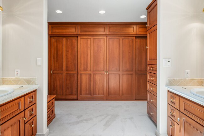 Building Photo - Custom Single Story in coveted Alvarado Es...
