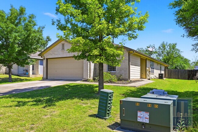 Building Photo - 228 Pearl Lake Dr