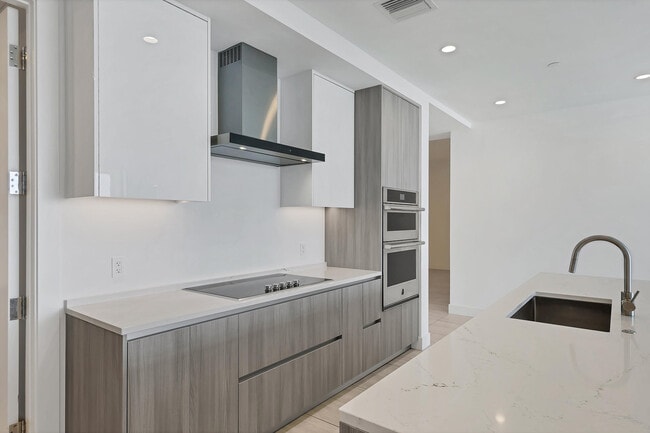 Building Photo - 301 Quay Cmn