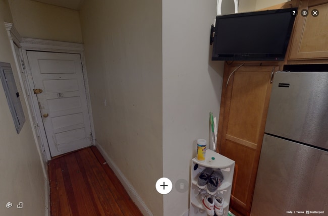 Building Photo - 65 Burbank St