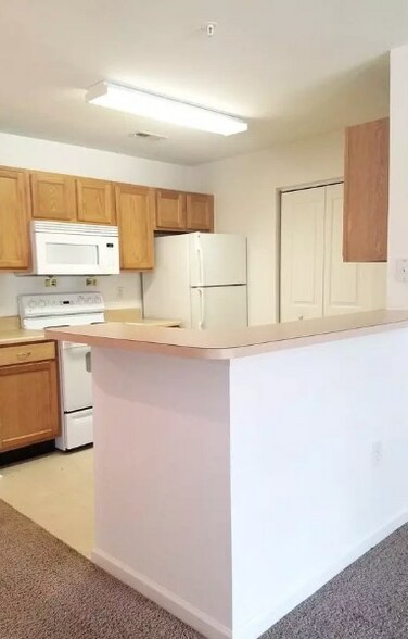 Building Photo - 1020 Little John Dr