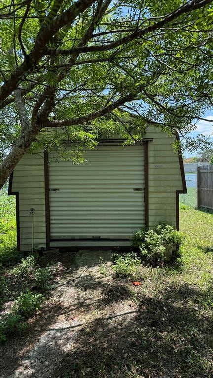 Building Photo - 404 Spike Ct