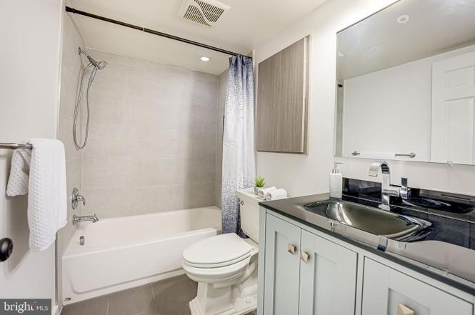 Building Photo - 7600 Tremayne Pl