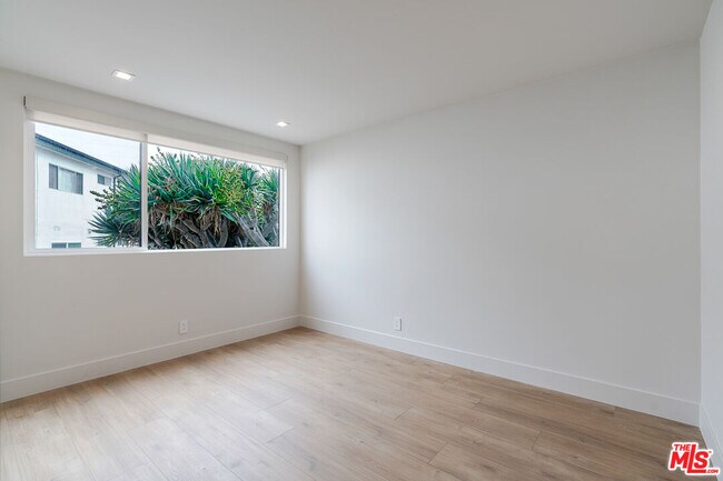 Building Photo - 12425 Texas Ave