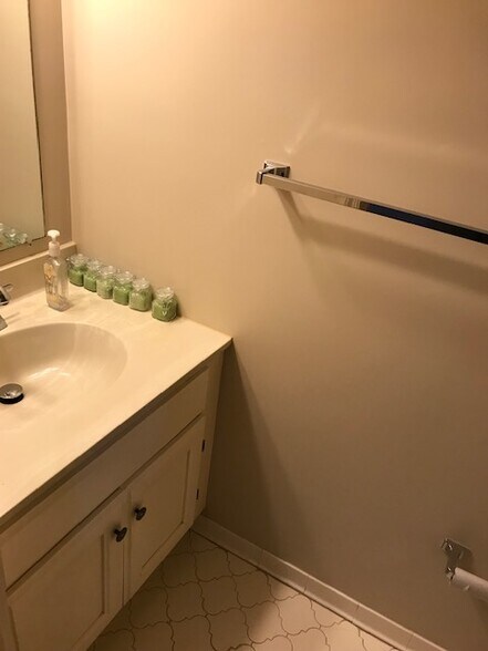 Building Photo - 4410 Washington Blvd