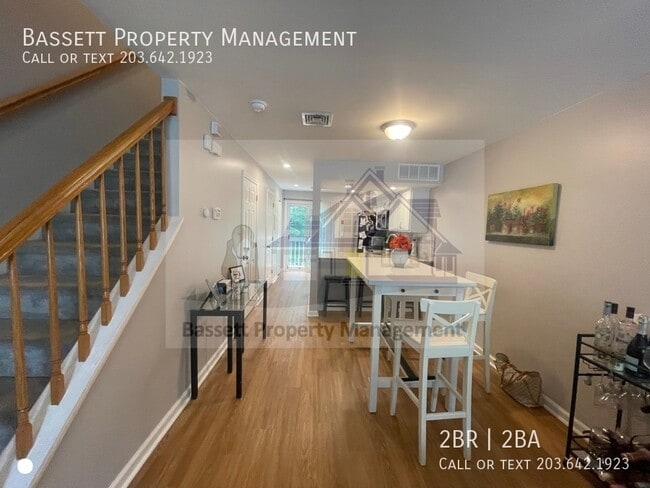 Building Photo - 40 Manorwood Dr