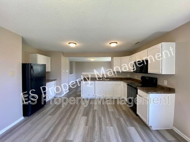 Building Photo - 8415 Ash Grove Dr