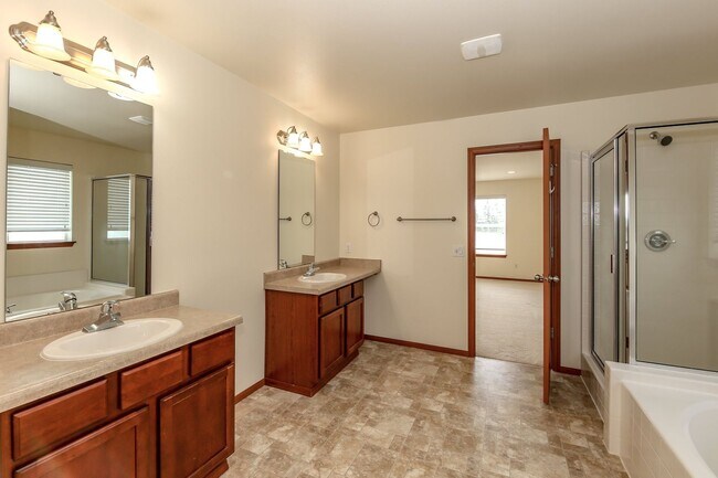 Building Photo - Spacious 4-Bedroom DuPont Home with AC