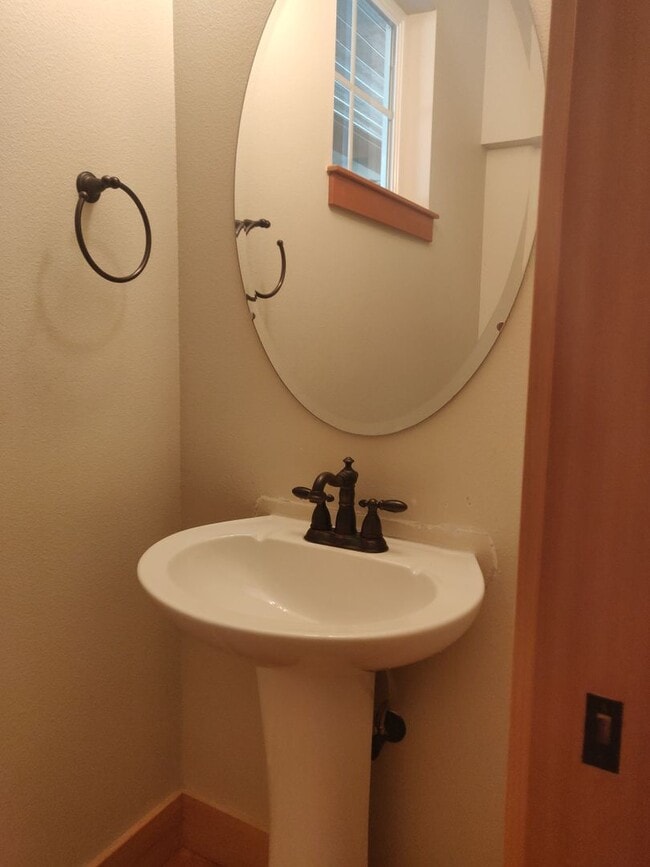 Building Photo - Charming 3x2.5 Modern Craftsman Home in NW Crossing with Private Backyard Oasis and Bonus Room Up...