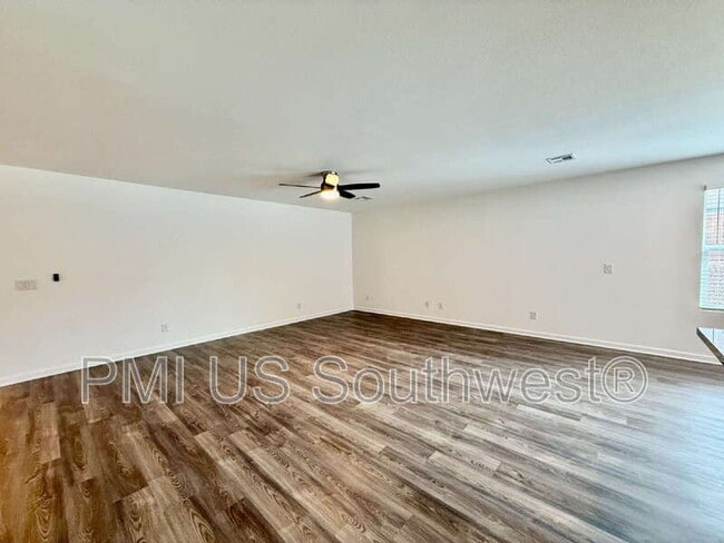 Building Photo - 2580 View Way