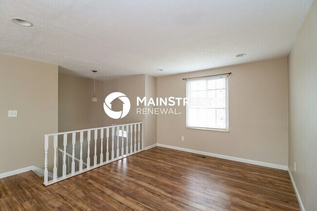 Building Photo - 4 Bedroom Pet-Friendly Home in Louisville, KY with Main Street Renewal