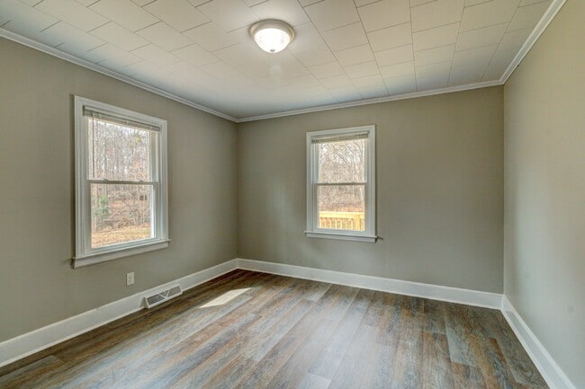 Building Photo - 136 Pony Barn Rd