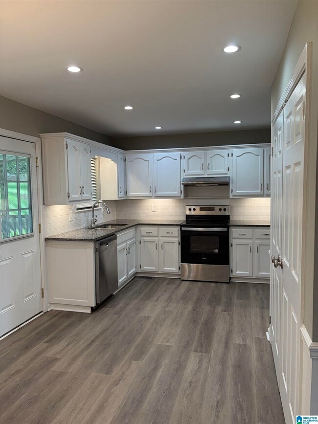 Building Photo - 6877 Briarwood Dr