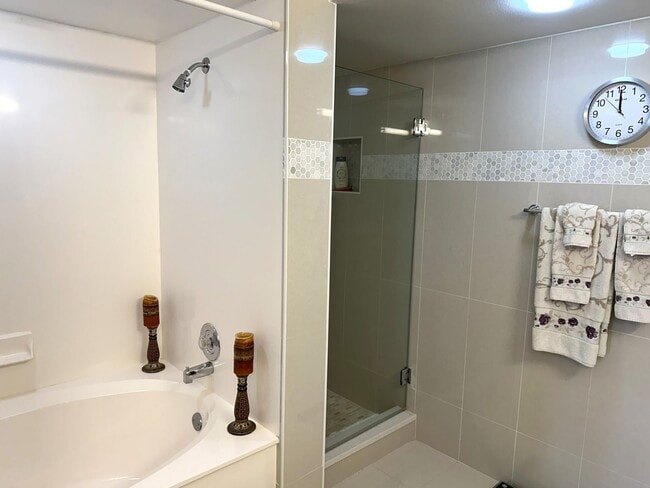 Building Photo - WATERFRONT 2/2 BAHIA DEL MAR RENTAL SEVEN MONTHS APRIL 21 - Nov. 15, 2026