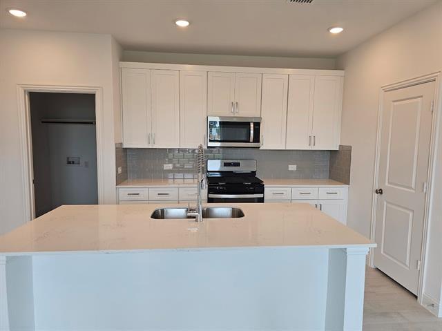 Building Photo - 629 Verona Dr