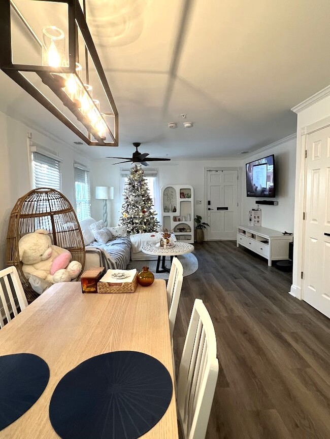 Building Photo - 429 Montgomery St