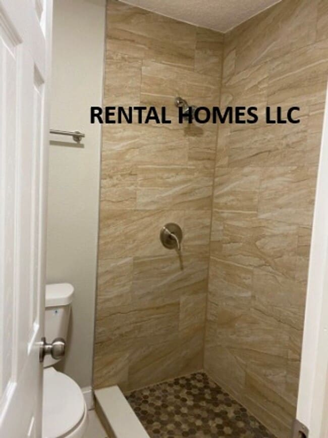 Building Photo - Patio Home, Minutes Away From UCF, Technol...