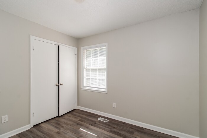 Building Photo - 1107 Edenwood Dr