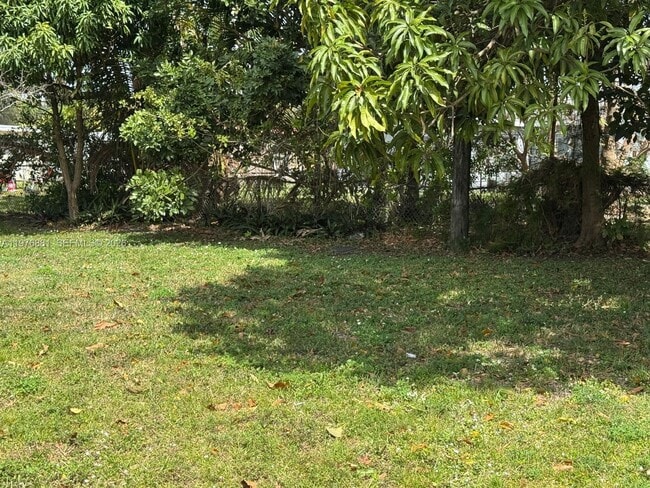 Building Photo - 16981 NE 8th Ct