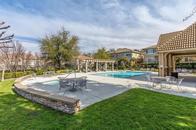 Building Photo - 907 Marvin Gardens Way