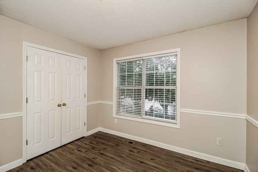 Building Photo - 28 Fernwick Ct