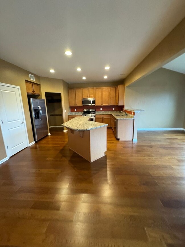 Building Photo - 4 bedroom 2.5 bathroom in Bellevue's Avondale Park neighborhood.  All bedrooms upstairs, open con...