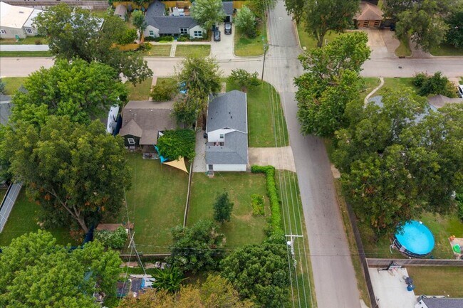 Building Photo - 1103 E 39th St