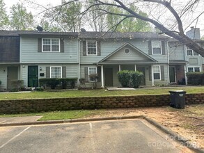 Building Photo - 3912 Briarhill Dr