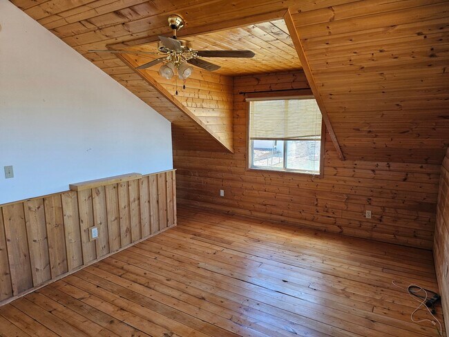 Building Photo - Three Bedroom Home with Spacious Yard