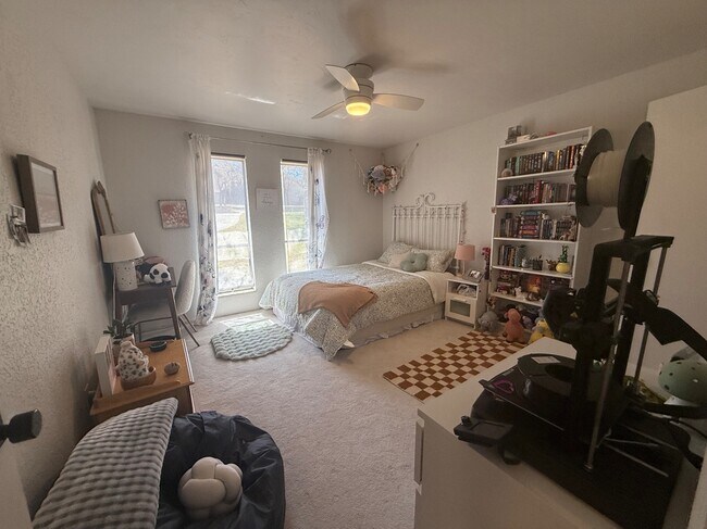 Building Photo - 1925 Bunting Ct