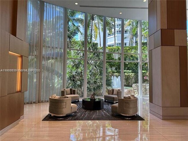 Building Photo - 21200 Point Pl