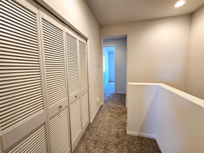 Building Photo - Tri-level Townhome in Prime Fullerton Location!