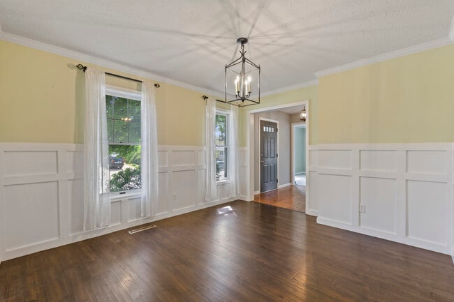 Building Photo - 4690 Lindbergh Dr