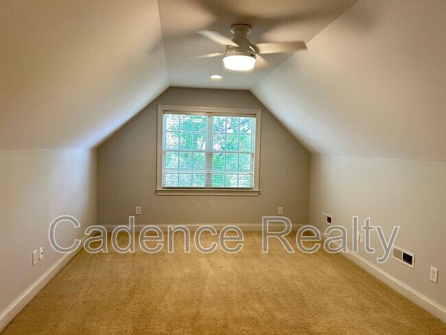 Building Photo - 814 Lambrook Dr