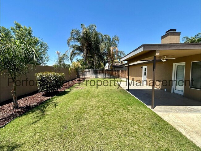 Building Photo - Charming 3 Bed/2 Bath NW Bakersfield Home ...