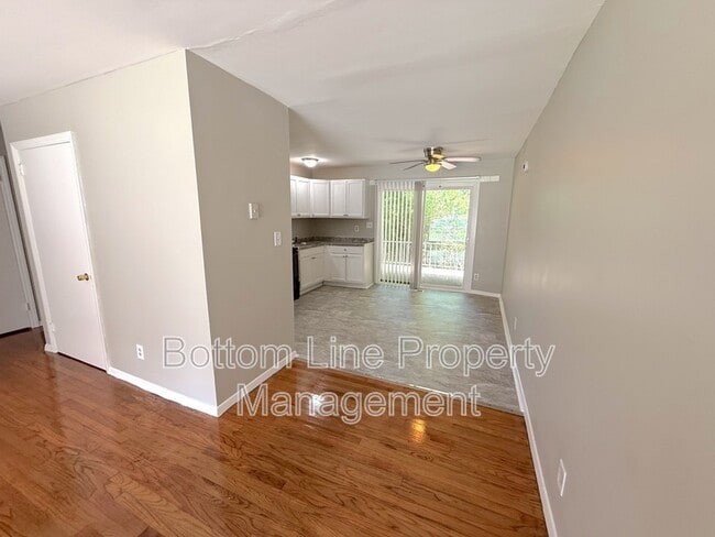 Building Photo - 561 Blendwood Dr