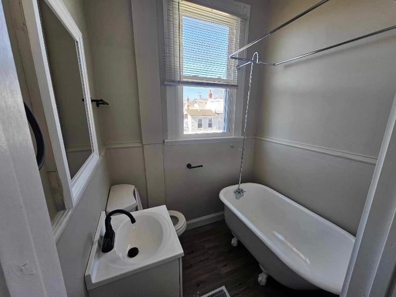 Building Photo - 2009 Greenup St