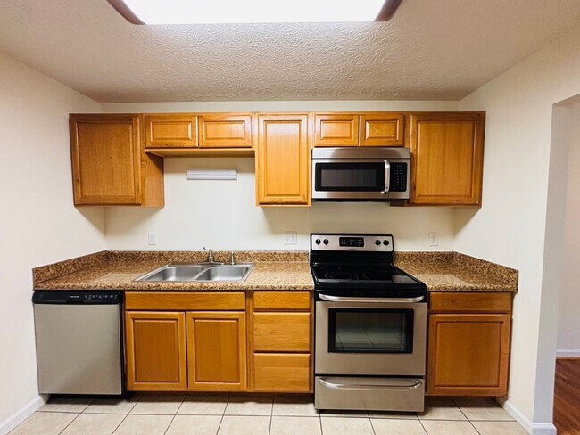 Building Photo - * RE-RENTAL AVAILABLE 8/14/26 * 4 Bedroom, 2 Bath Apartment