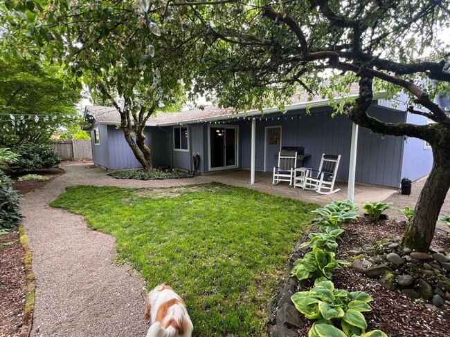 Building Photo - Charming 3 Bedroom, 2 Bathroom Home in Fer...