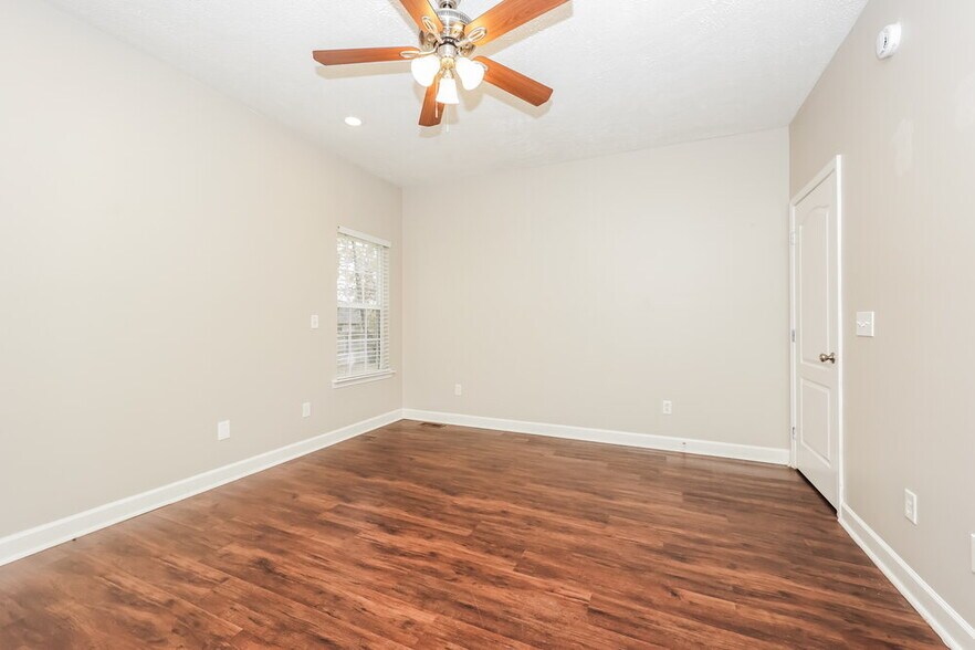 Building Photo - 1501 Teresa Ln